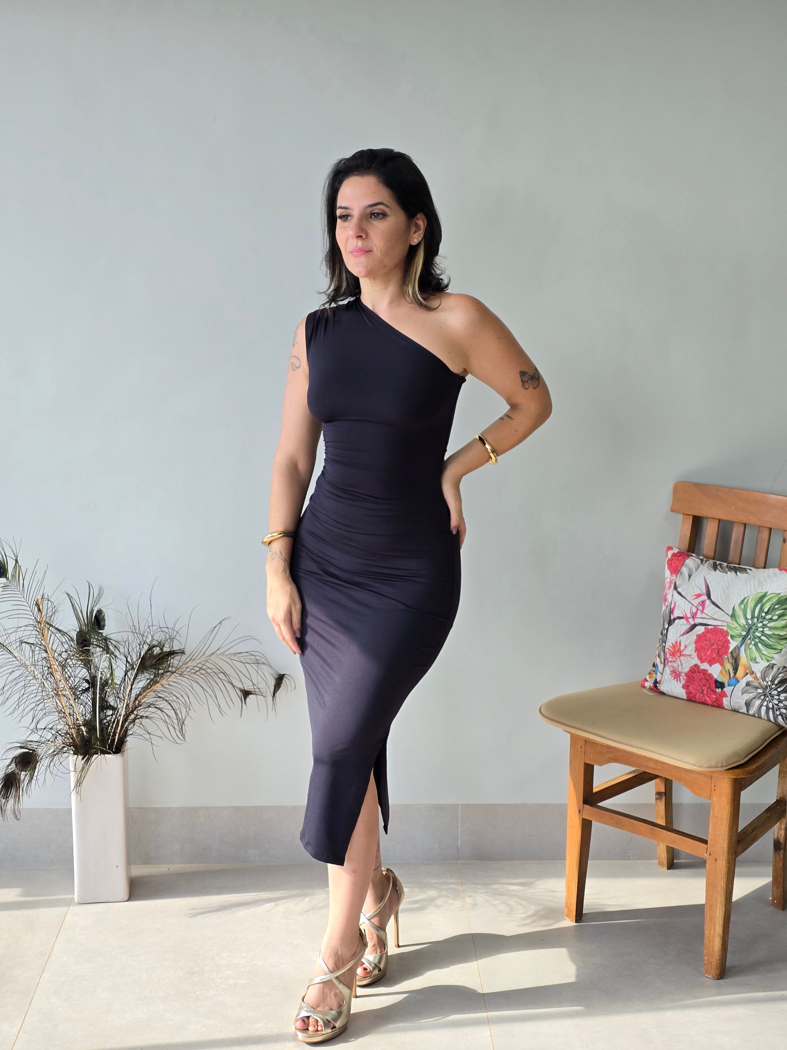 Vestido Midi Ombro Único Preto