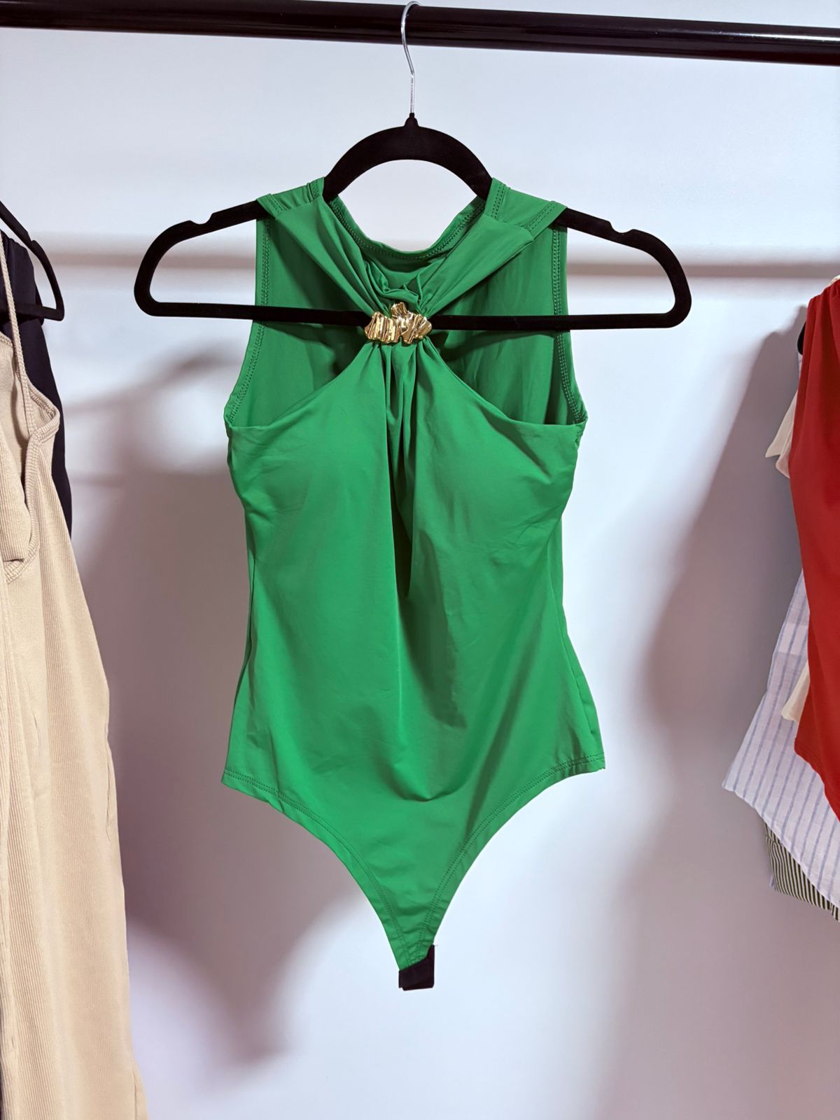 Body - Detalhe Dourado