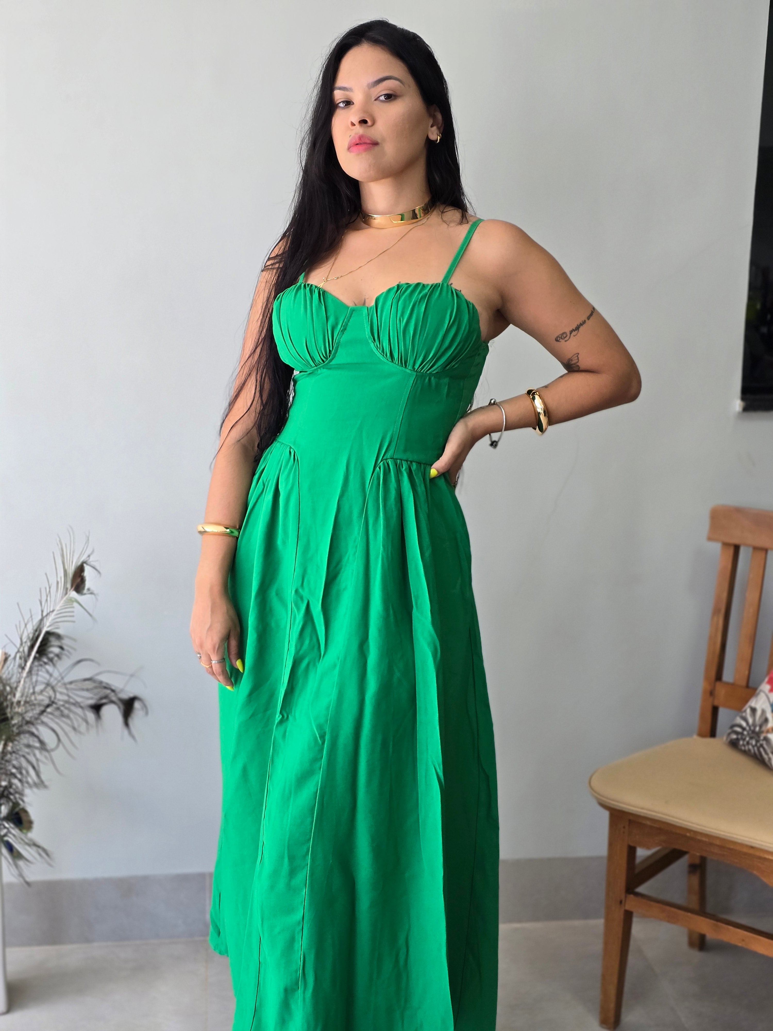 Vestido Longo Estruturado Elegance – Caimento Perfeito e Presença Imbatível