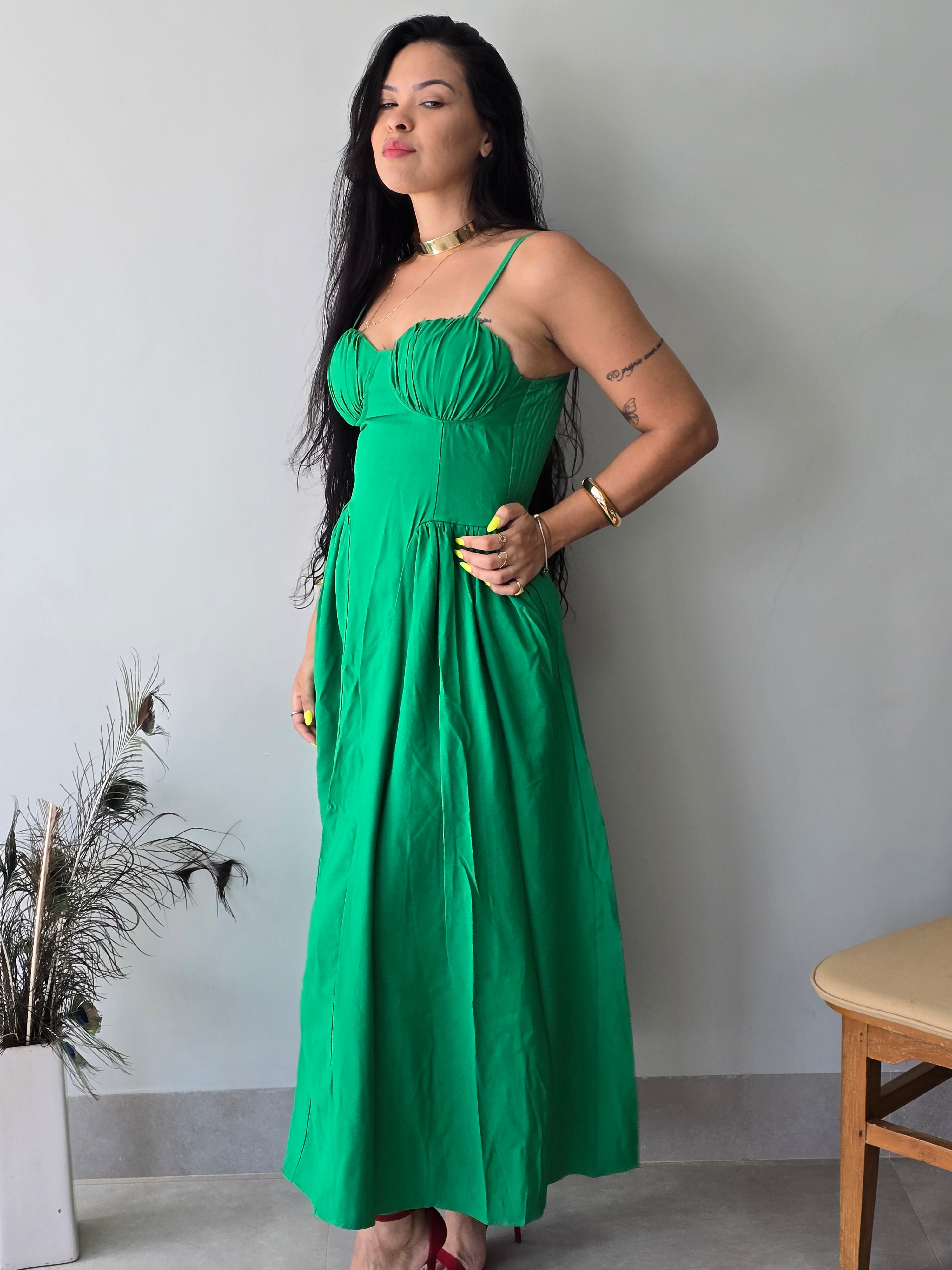 Vestido Longo Estruturado Elegance – Caimento Perfeito e Presença Imbatível